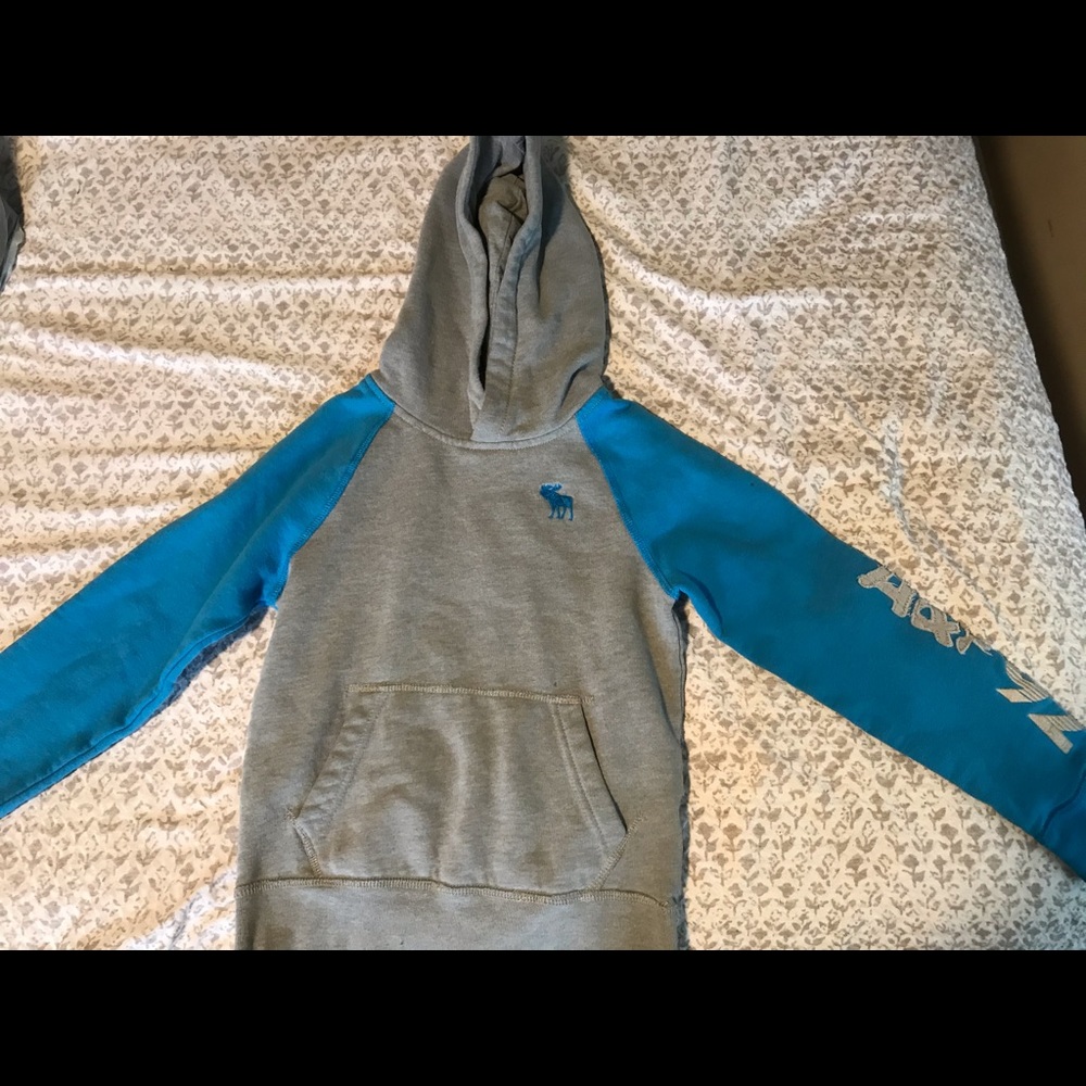 Boys size 7/8 sweatshirt